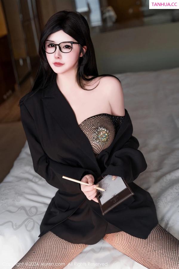   [XiuRen]高清写真图 2024.04.02 No.8328 陈芊儿 丰腴美臀第22张图片
